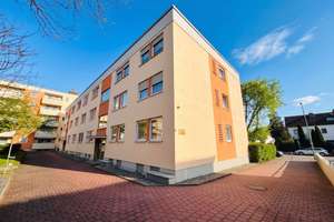 Modernisierte 4-Zimmer-Wohnung mit Balkon in begehrter Lage von Augsburg-Lechhausen – Die vollständige Adresse der Immobilie erhältst du vom Anbieter., 86167 Lechhausen-Ost, Augsburg – Vorschaubild 1
