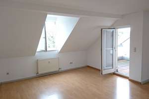 *Wohnen in Schleußig* Dachgeschosswohnung mit 2 Zimmern & Loggia! ab 15.07.2026