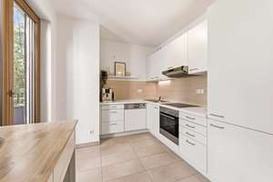 Charmante 2-Zimmer-Wohnung mit zwei Balkonen in ruhiger, grüner Villenlage – Die vollständige Adresse der Immobilie erhältst du vom Anbieter., 81479 Solln, München – Vorschaubild 2