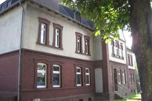 2 Zimmer in ruhiger Lage -Wir übernehmen das Renovieren für Sie ! -