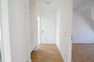 Bezugsfrei nahe FU Berlin: helle 2-Zimmer-Dachgeschosswohnung am Breitenbachplatz – Die vollständige Adresse der Immobilie erhältst du vom Anbieter., 12163 Steglitz, Berlin – Vorschaubild 7