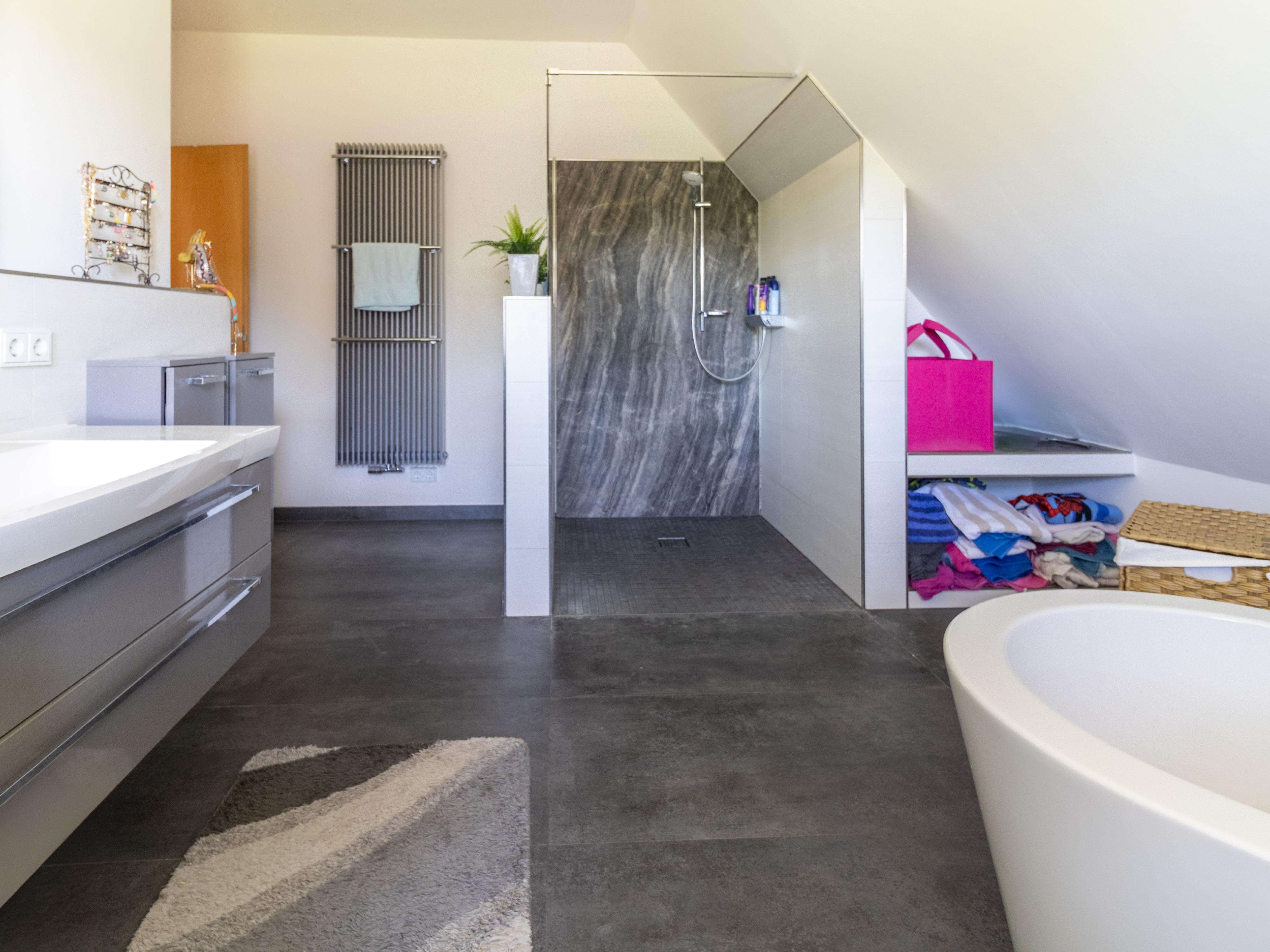 Immobilie in Zarrentin am Schaalsee - Reetdachhaus mit Charakter -                        modernes Wohnen in malerischer Umgebung - Bild 0