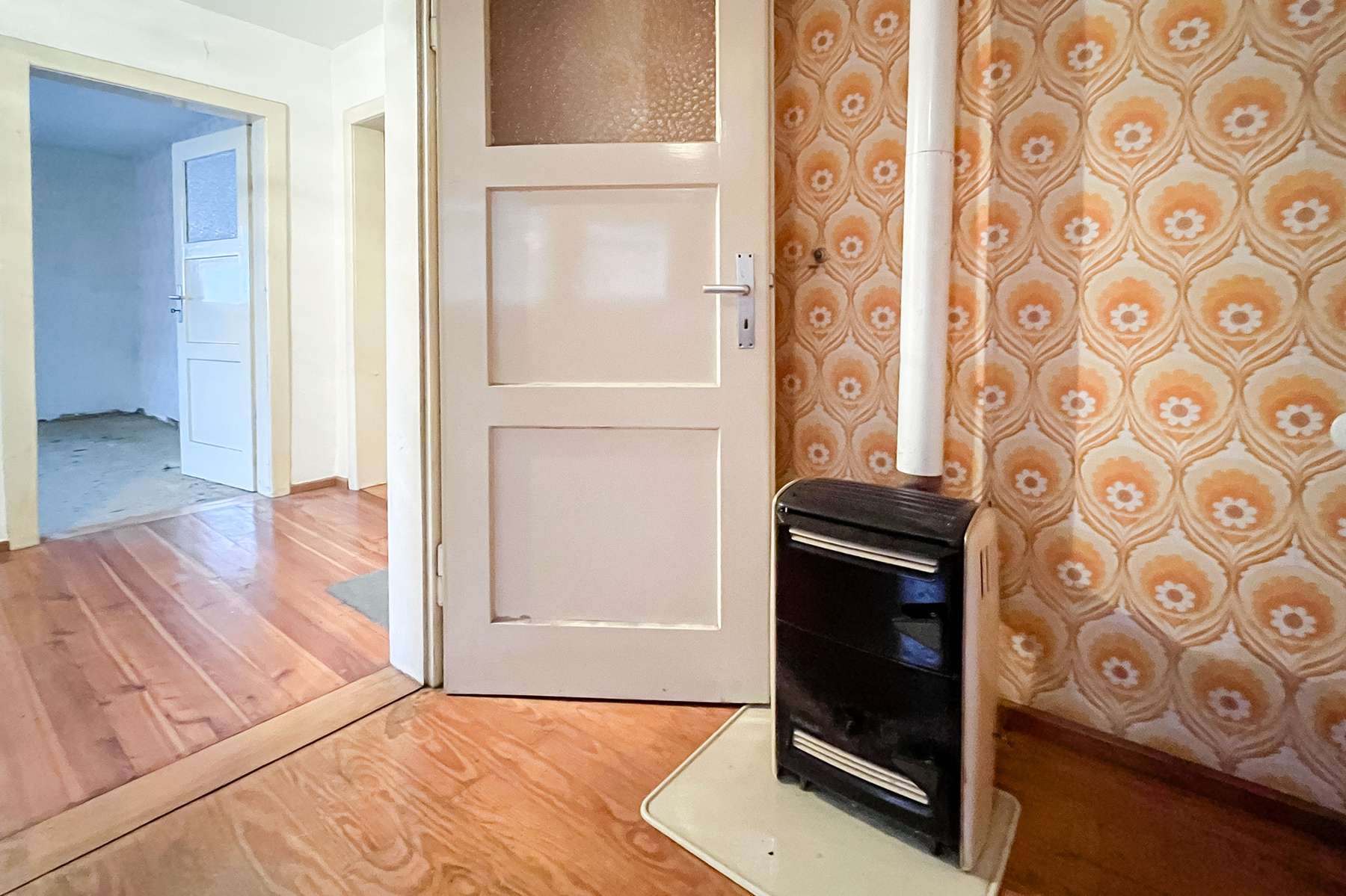 Immobilie in Hausen - Großzügiges Wohnhaus in naturnaher Lage - ein Rohdiamant für kreative Gestalter - Bild 1