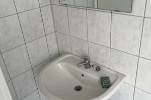Gepflegte 2 Zimmer Dachgeschoss Wohnung zu vermieten – Sursstr. 20, 45143 Altendorf, Essen – Vorschaubild 3