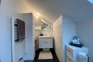 Exklusives Wohnen unterm Dach – DG-Wohnung mit Balkon, EBK & 3 Parkplätzen – Die vollständige Adresse der Immobilie erhältst du vom Anbieter., 70565 Dürrlewang, Stuttgart – Vorschaubild 9