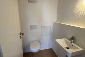 Elegantes 5,5-Zimmer-Reihenmittelhaus mit 2 großen Tiefgaragen und Südterasse in Weingarten (Baden) – Ulmenplatz 1/2, 76356 Weingarten (Baden) – Vorschaubild 11