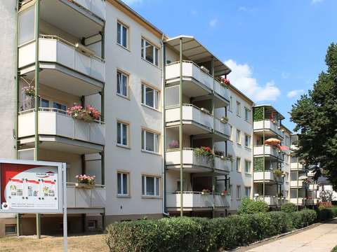 Sanierte 3 Raum Wohnung Mit Balkon In Der Karl Marx Allee
