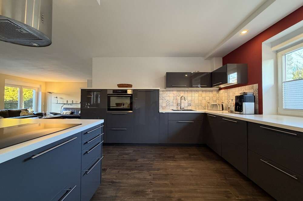 Immobilie in Appen - Attraktives und modernes 5-Zimmer Einfamilienhaus in Appen-Etz mit Pool und Doppelcarport - Bild 2