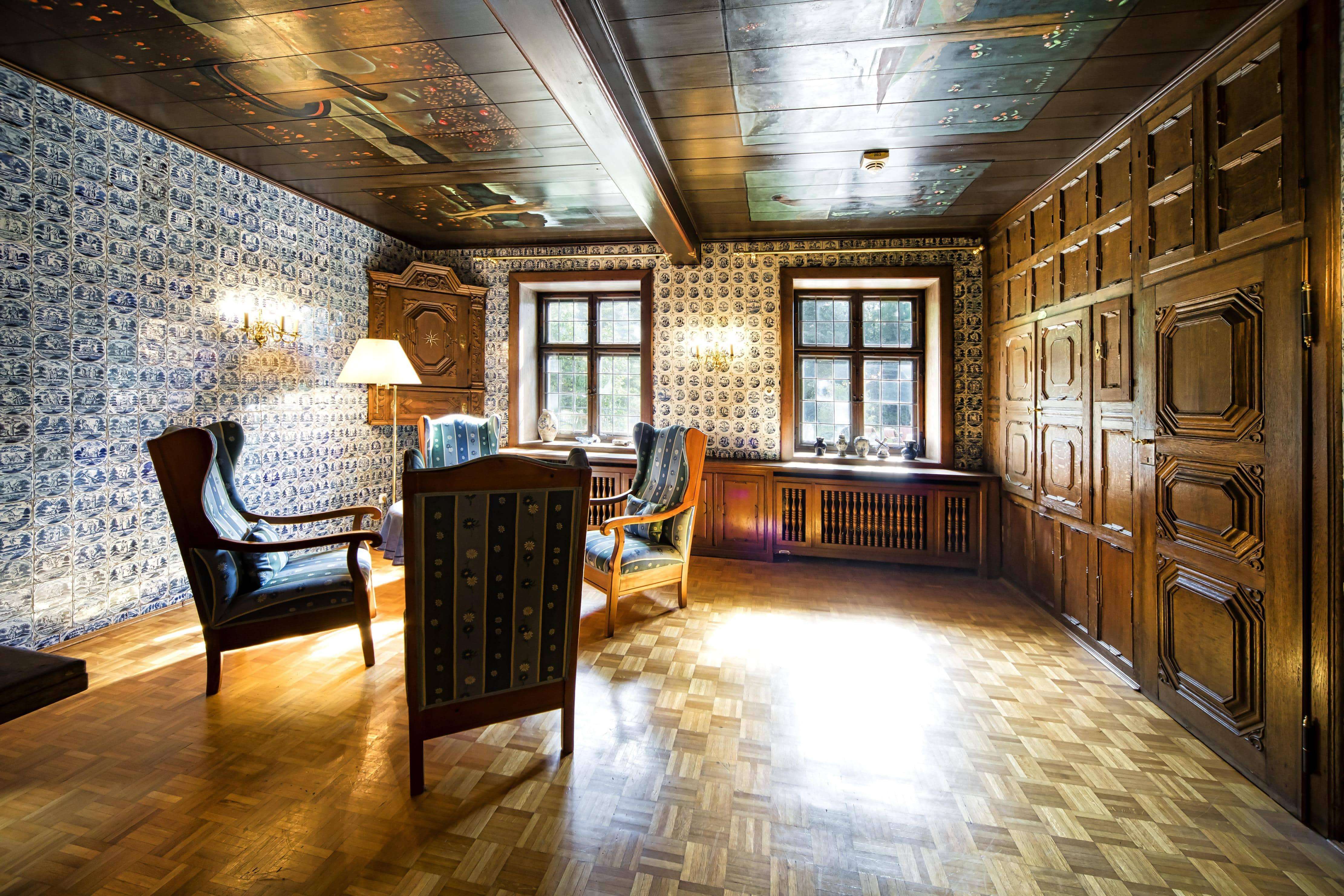 Immobilie in Grainau - Denkmalgeschützte Landhaus-Villa mit Blick auf die Zugspitze - Bild 2