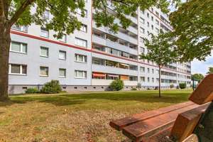 Viele Einkaufsmöglichkeiten und die Straßenbahn in der Nähe... – Otto-Baer-Straße 9, 39118 Reform, Magdeburg – Vorschaubild 10