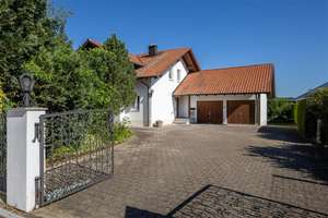 Einfamilienhaus mit Doppelgarage zu verkaufen – Die vollständige Adresse der Immobilie erhältst du vom Anbieter., 87779 Trunkelsberg – Vorschaubild 1