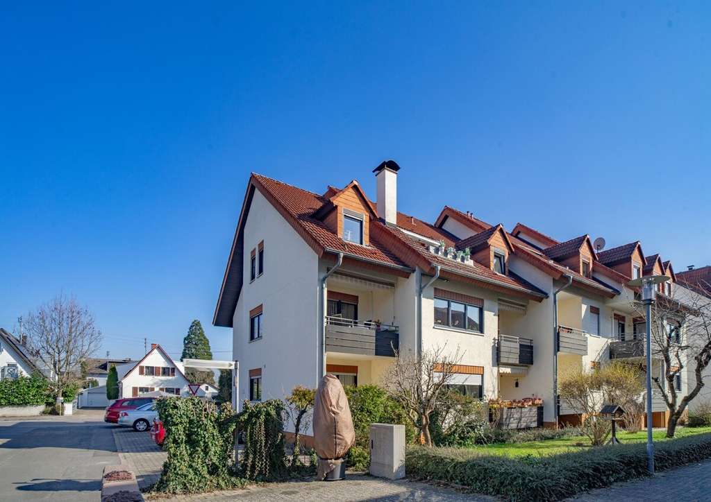 Immobilie in Walldorf - Wohnen mit Wohlfühlfaktor: Gepflegte Dachgeschosswohnung mit Kamin & Dachterrasse - Bild 0