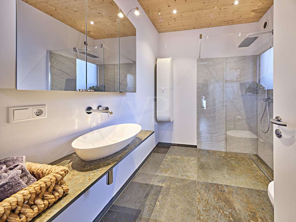 Immobilie in Breitbrunn am Chiemsee - Modernes und energieeffizientes Einfamilienhaus - dem See ganz nah - Bild 2