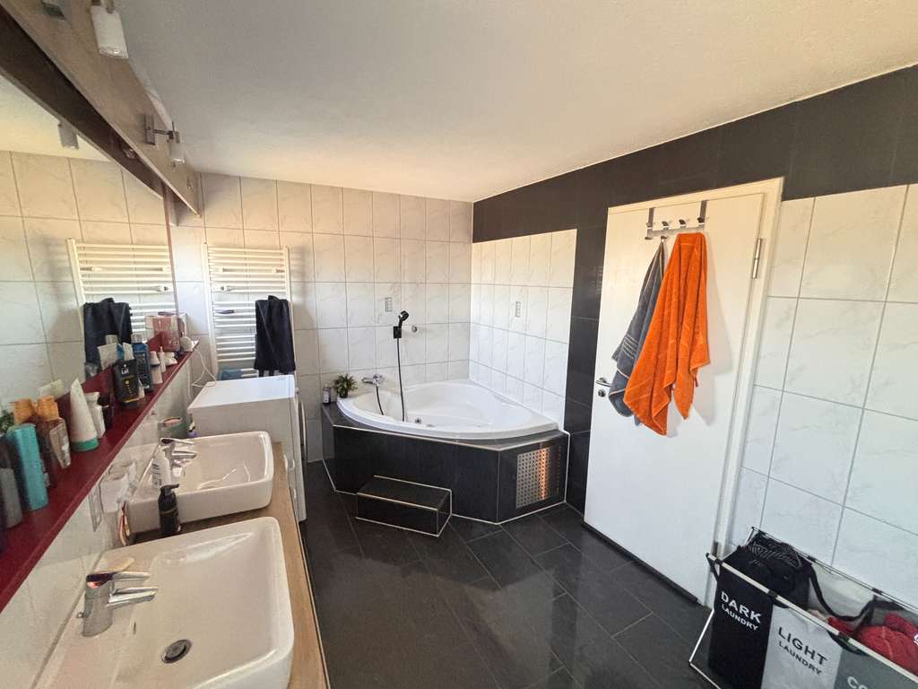 Immobilie in Benningen am Neckar - Sehr gepflegte 2-Zimmer-Wohnung inkl. Dachbalkon mit Panoramablick über das Neckartal - Bild 2