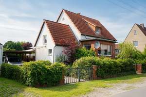 Einfamilienhaus mit wunderschönem Garten und Baugrundstück im romantischen Klosterviertel – Die vollständige Adresse der Immobilie erhältst du vom Anbieter., 38108 Volkmarode, Braunschweig – Vorschaubild 4