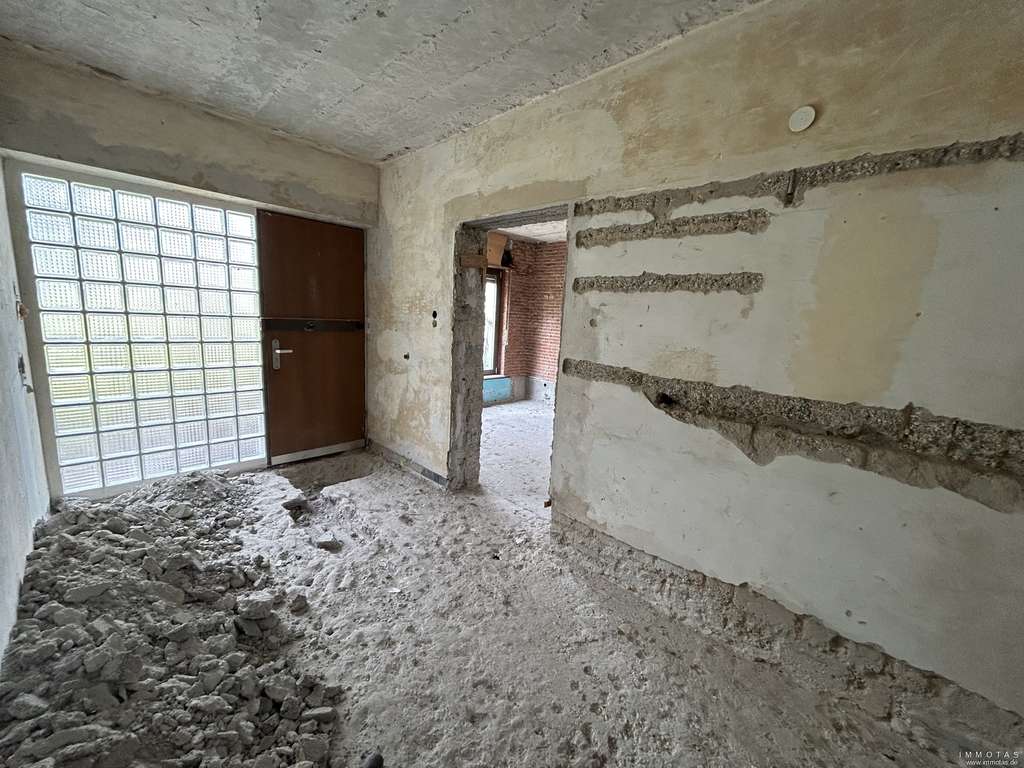 Immobilie in Limburgerhof - Freistehendes Einfamilienhaus - bereits entkernt - mit großem Grundstück in Top-Lage in Limburgerhof - Bild 1