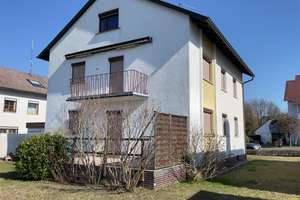 Ein charmantes Zweifamilienhaus mit großem Potenzial in Neustadt bei Coburg – Die vollständige Adresse der Immobilie erhältst du vom Anbieter., 96465 Neustadt bei Coburg – Vorschaubild 5