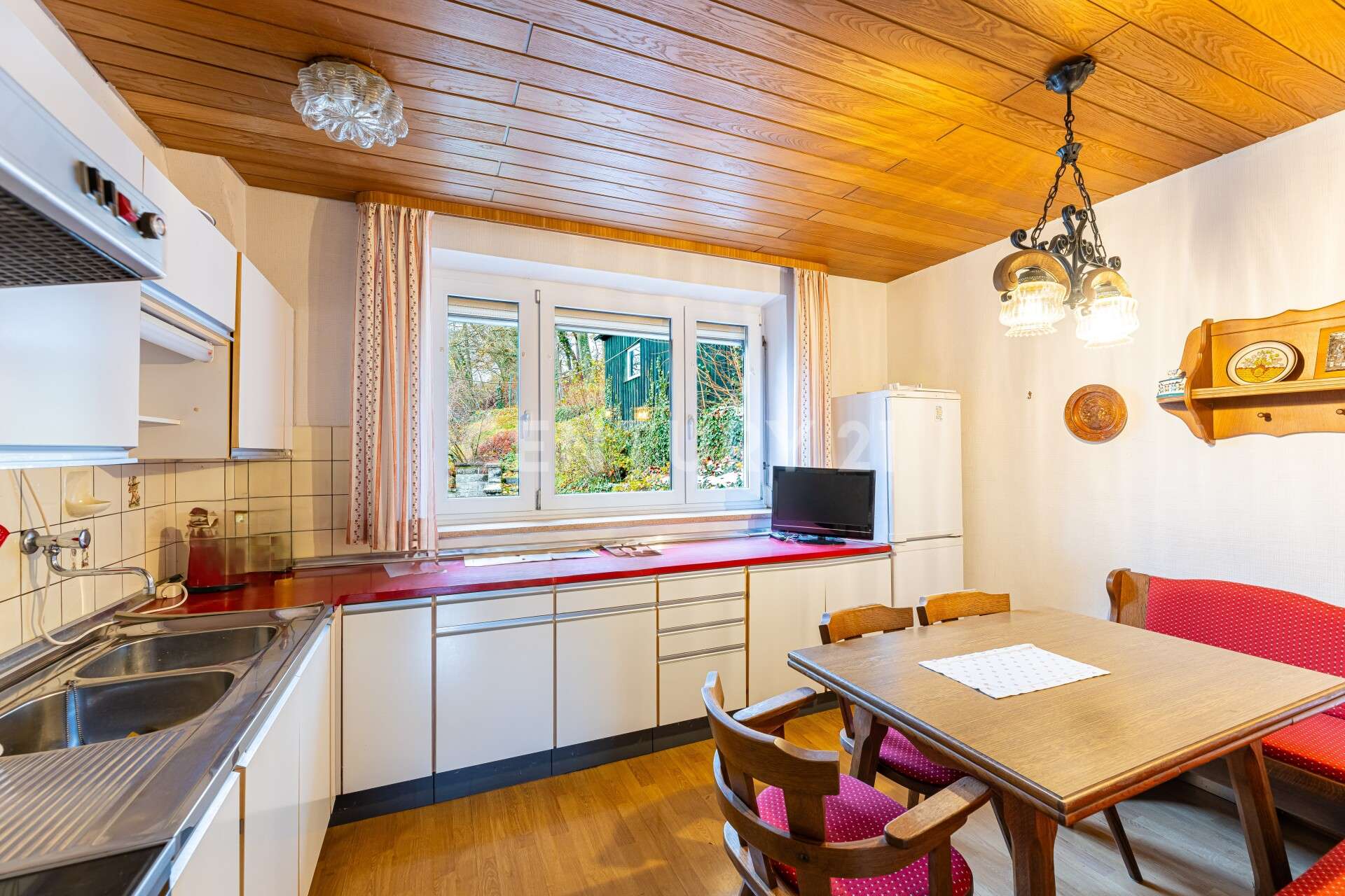 Immobilie in Pommelsbrunn - Sonniges Haus mit traumhaftem Blick und Baugrundstück - Bild 1