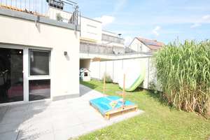 "Ein Ort der Ruhe, Eleganz und Lebensqualität"
Exklusives Wohnen mit privatem Gartenensemble und üb – Die vollständige Adresse der Immobilie erhältst du vom Anbieter., 94032 Passau, Passau – Vorschaubild 16