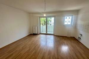 Heller Balkon mit grüner Aussicht in 3 Zimmern in München – Deisenhofener Straße