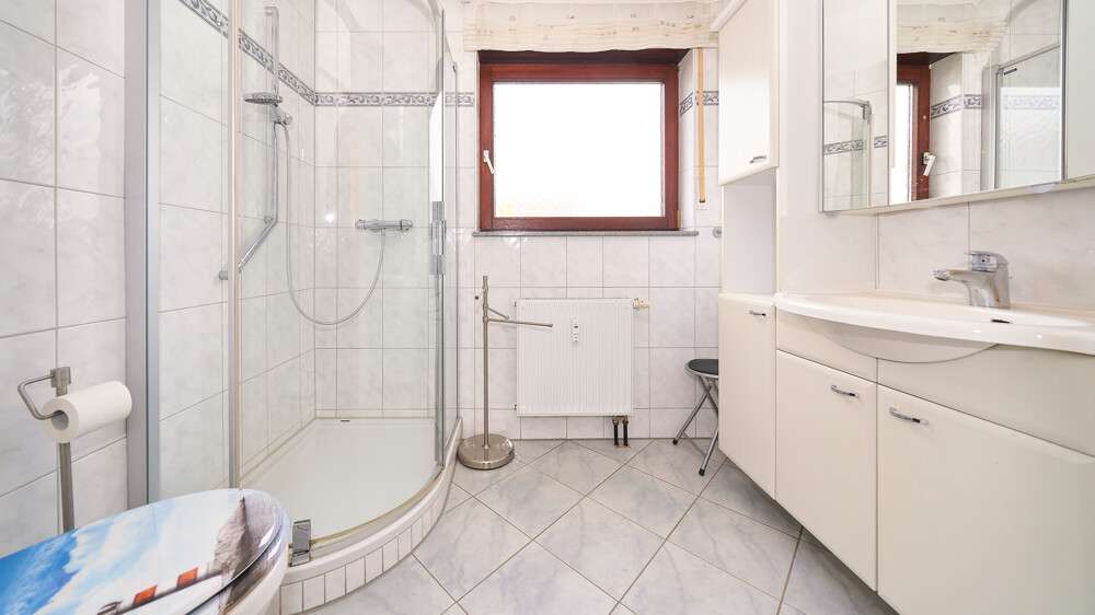 Immobilie in Freiberg am Neckar - Schicke 4 Zimmer Wohnung mit zwei Balkonen und TG Stellplatz in bester Lage von Freiberg am Neckar! - Bild 3