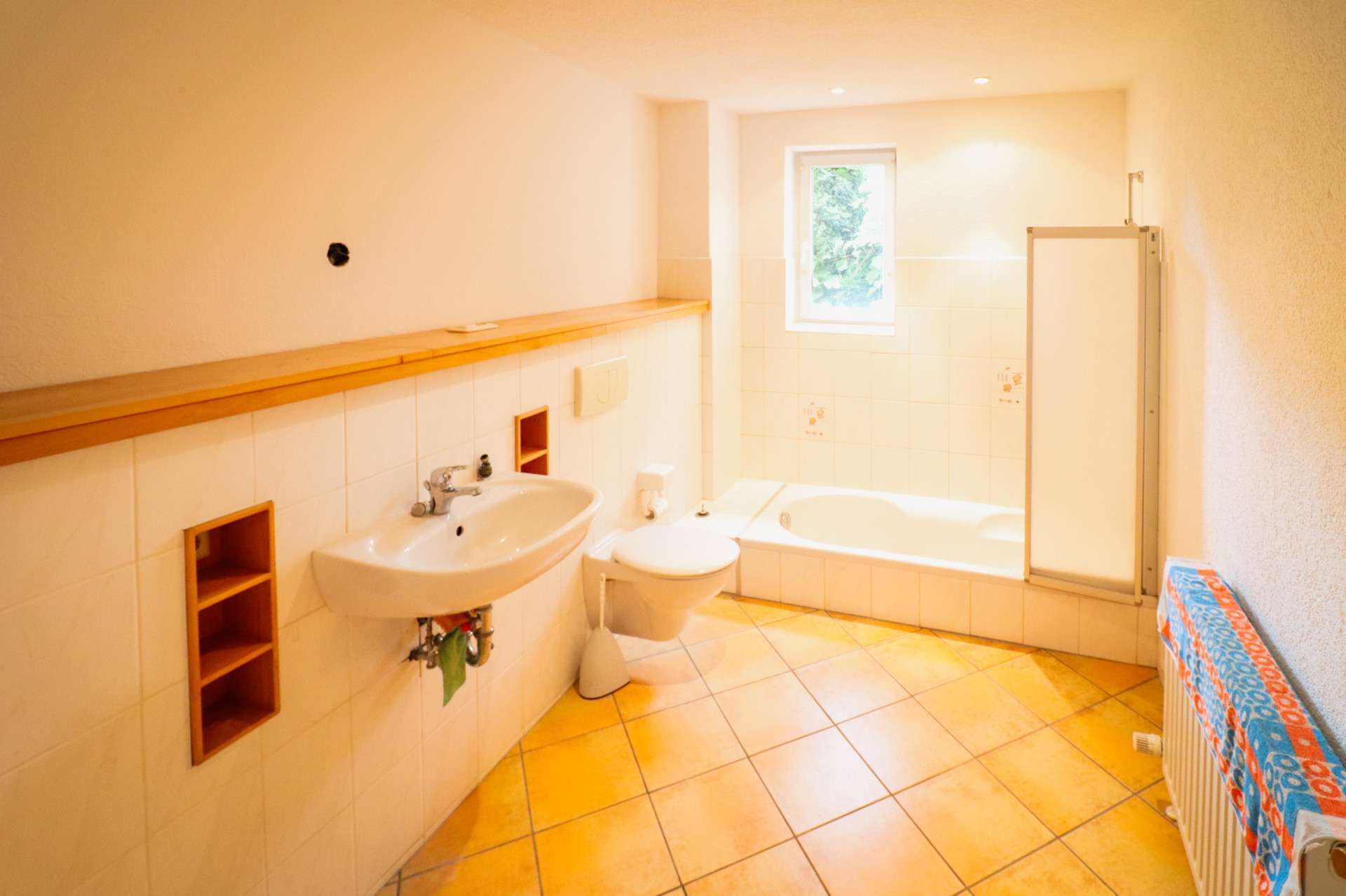 Immobilie in Ermershausen - Familientraum auf dem Land - Unendlich viel Platz für Hobby, Arbeit und Selbstverwirklichung - Bild 3