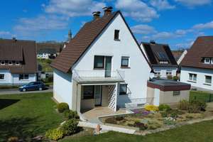 Einfamilienhaus mit zwei Garagen in Marienmünster-Vörden – Die vollständige Adresse der Immobilie erhältst du vom Anbieter., 37696 Marienmünster – Vorschaubild 2
