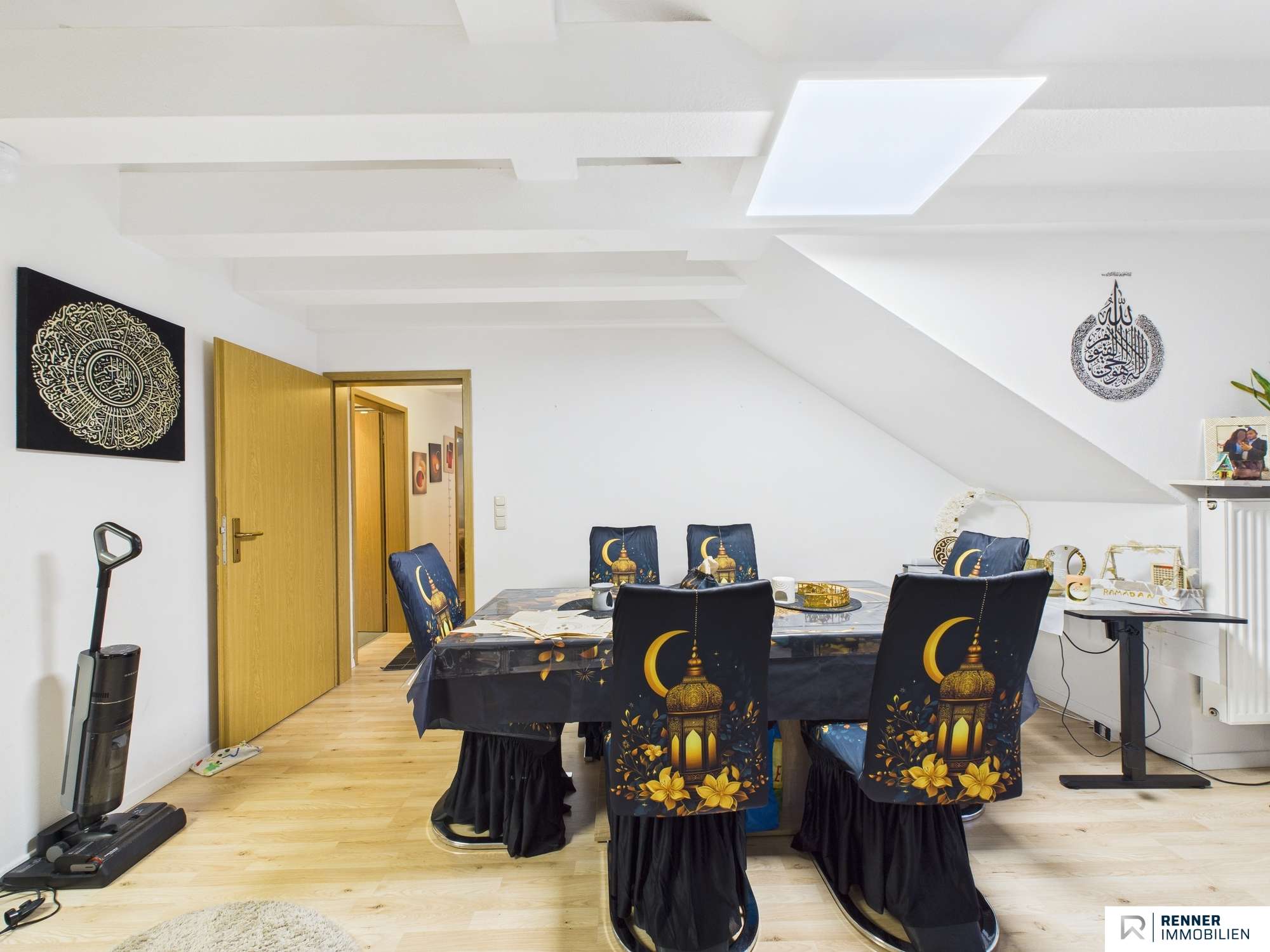 Immobilie in Herzogenaurach - Große 4 Zimmer Dachgeschosswohnung in wirtschaftlich starkem Umfeld! 5% Mietrendite! - Bild 1