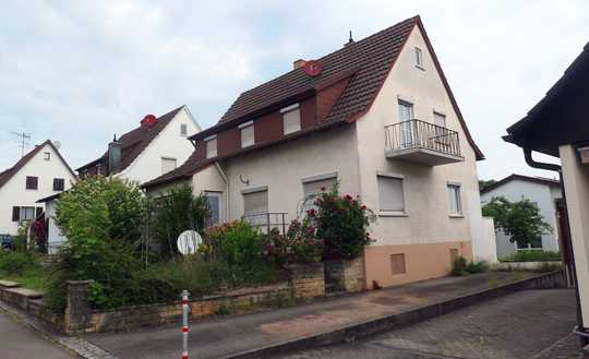 Ein/-Zweifamilienhaus mit schönem Grundstück und Albblick