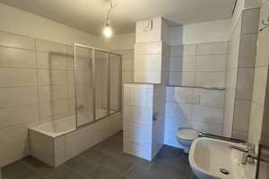 Helle, geräumige und frisch sanierte 2,5 Zimmer-Dachgeschosswohnung – Uhlandstraße 1, 92637 Hammerweg, Weiden in der Oberpfalz – Vorschaubild 2