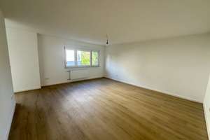 Sanierte 1-Zimmer-Wohnung mit Balkon und Garage in ruhiger Lage