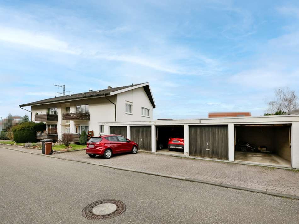 Straßenansicht-Garagen