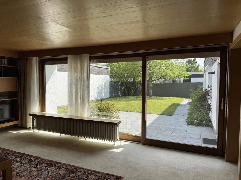 Wohnzimmer/Blick in den Garten