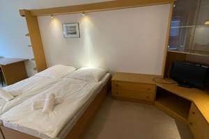 Stilvolle 1-Zimmer-Wohnung in Berlin Friedenau (Schöneberg) – Kreuznacher Straße 6, 14197 Friedenau, Berlin – Vorschaubild 1