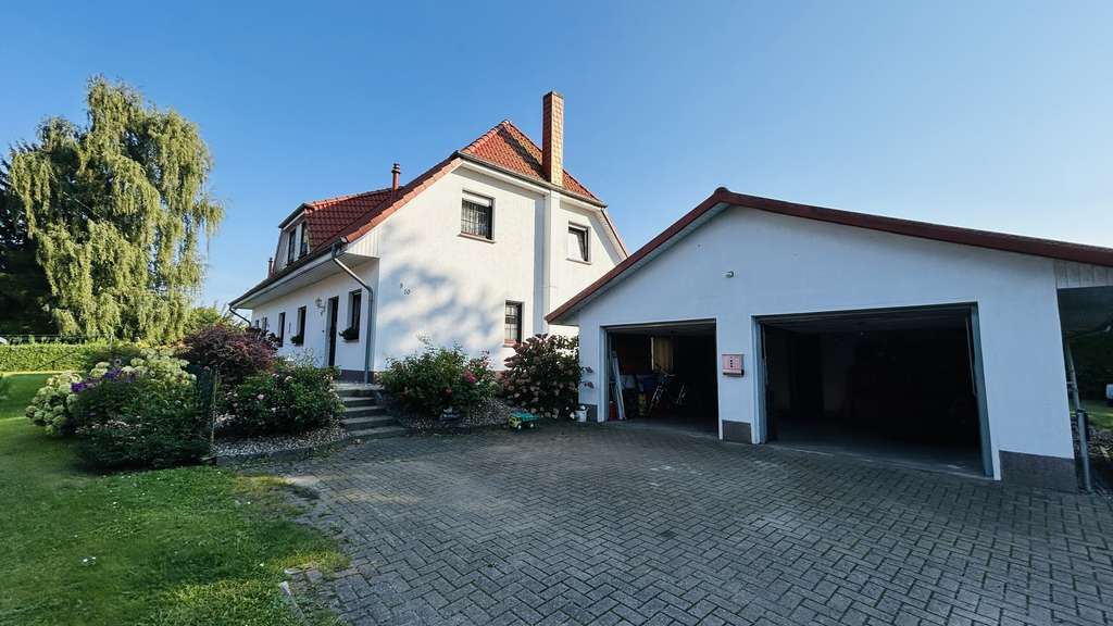 Immobilie in Grimmen - Schönes Zweifamilienhaus in ruhiger Lage - Bild 1