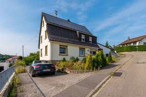 Schickes Ein- bis Zweifamilienhaus mit großem Garten, PV-Anlage und Ausbaupotenzial in Bretten-Ruit – Die vollständige Adresse der Immobilie erhältst du vom Anbieter., 75015 Bretten – Vorschaubild 1