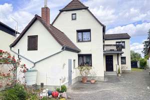 WOHNEN MIT FREIRAUM! Haus mit großem Grundstück und Nebengelass in Holleben – Die vollständige Adresse der Immobilie erhältst du vom Anbieter., 6179 Teutschenthal – Vorschaubild 1
