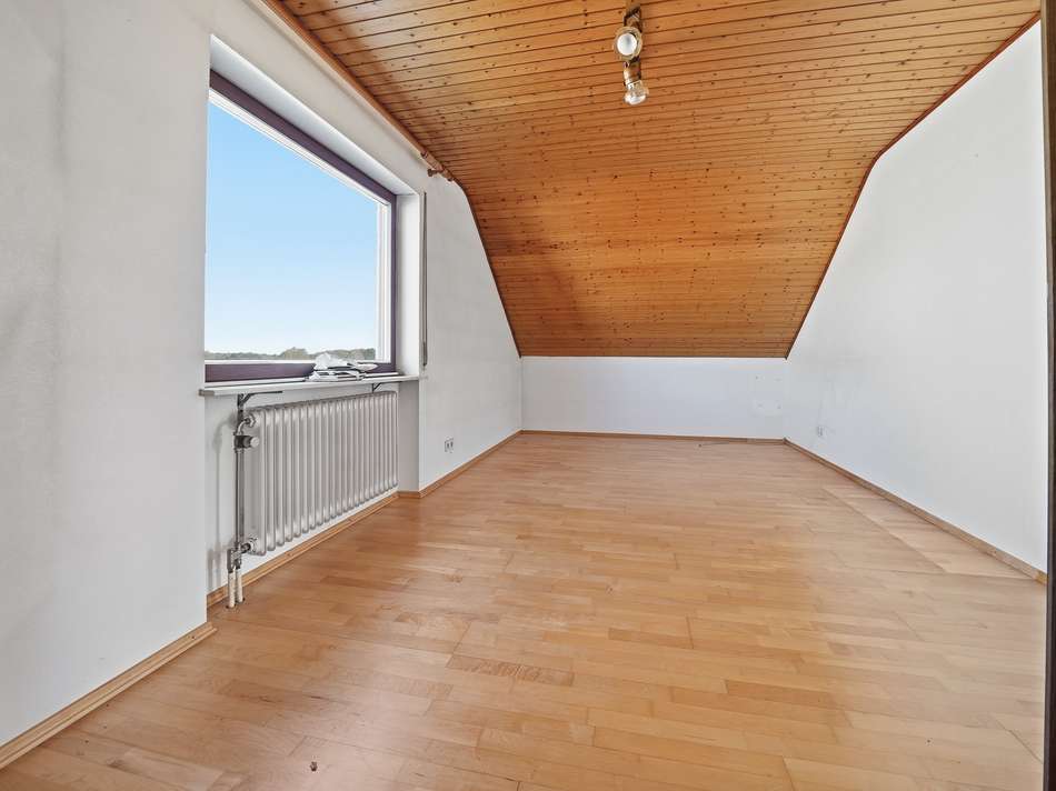 Schlafzimmer (DG)