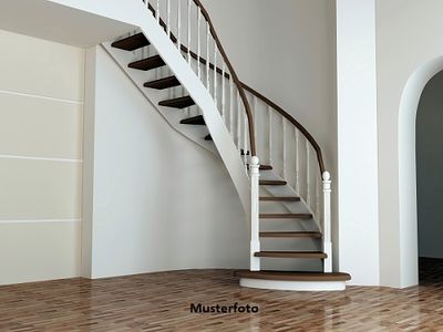 Maisonette-Wohnung mit Balkon und 3 TG-Stellplätzen