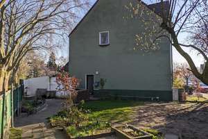 Zechenhaus mit Charme & Garten sucht Macher: Mietfreie Zeit & Materialbudget für Ihre Wohntr – 46049 Lirich-Nord, Oberhausen – Vorschaubild 2