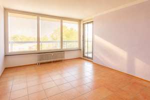 Wohnen mit Weitblick – attraktive 3 Zimmer Wohnung mit überdachtem Balkon und Tiefgarage – Die vollständige Adresse der Immobilie erhältst du vom Anbieter., 69126 Emmertsgrund, Heidelberg – Vorschaubild 2