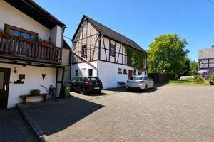 7-Zi.-Zuhause mit großem Garten inkl. zwei kleiner Nebengebäude