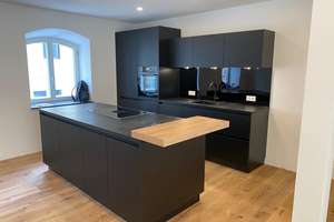 Exklusive 3,5 Zimmer 82m2 Wohnung mit Bad und Einbauküche in der Altstadt Ingolstadts (Whg 4) – Höllbräugasse 1, 85049 Mitte, Ingolstadt – Vorschaubild 2