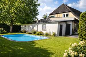 Ebenerdiger Bungalow mit flacher Dusche, 3 Zimmern, großer Diele und Essküche in Berlin Biesdorf