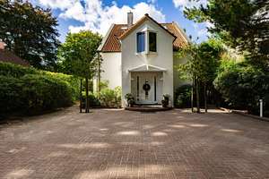 Stilvolles und repräsentatives Wohnen in Rissen: Modernes EFH mit Kamin, Wintergarten, Doppelcarport – Die vollständige Adresse der Immobilie erhältst du vom Anbieter., 22559 Rissen, Hamburg – Vorschaubild 3