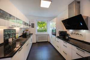 PLATZWUNDER! MODERNES REIHENMITTELHAUS MIT TERRASSE, GARTEN & SAUNA IN HAAR – München (Kreis) – Vorschaubild 6