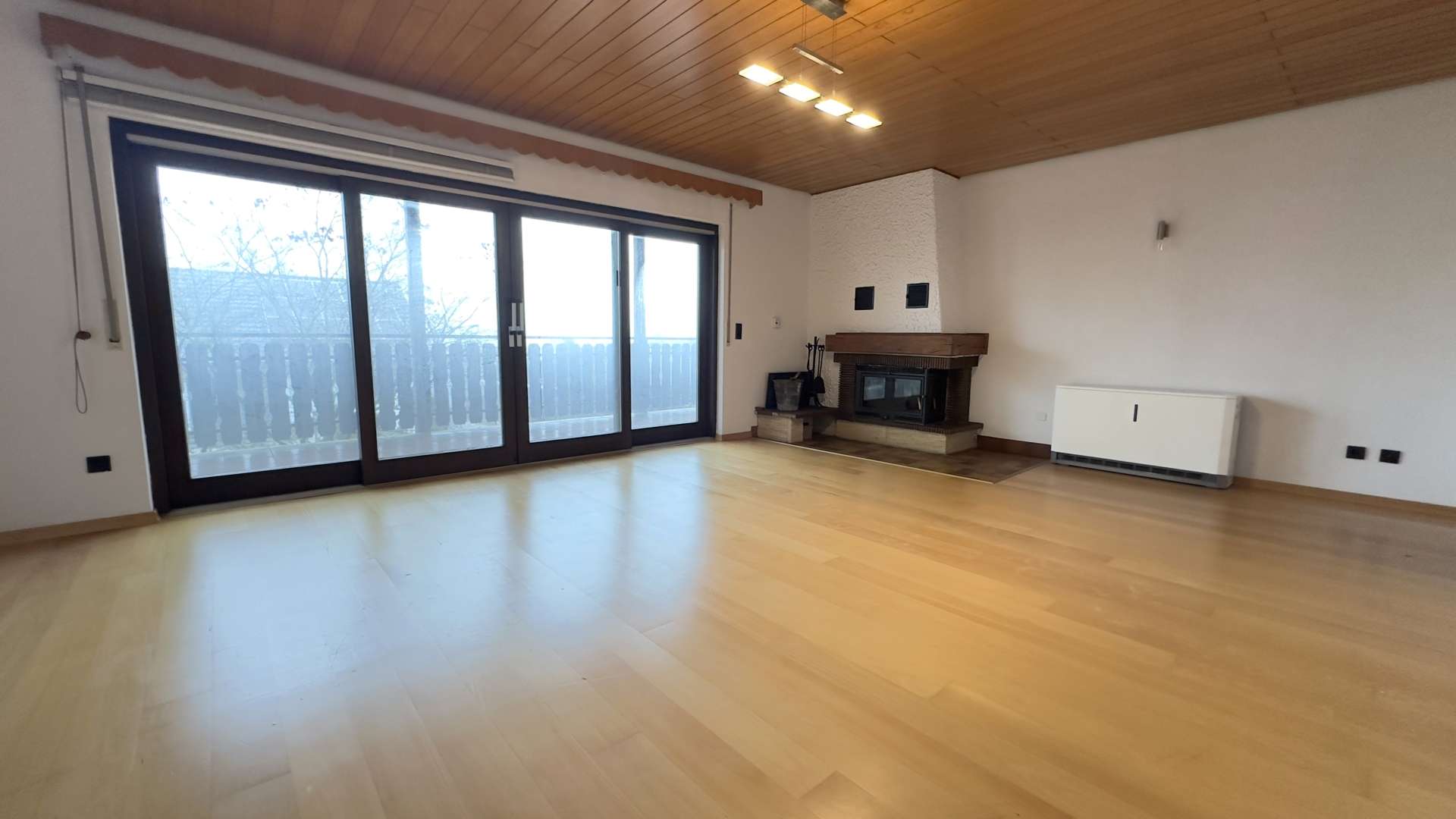 Immobilie in Winnweiler - Familienfreundliches Ein- Zweifamilienhaus auf weitläufigem Grundstück - Bild 1