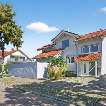 Großzügiges Wohnhaus mit Potenzial – vielseitig nutzbar als Ein- bis Dreifamilienhaus in Neuthard