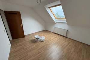 Geräumige Dachgeschoss Wohnung in guter Lage von Duisburg – Die vollständige Adresse der Immobilie erhältst du vom Anbieter., 47057 Neudorf-Nord, Duisburg – Vorschaubild 4