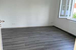 Preiswertes, vollständig renoviertes 7-Raum-Einfamilienhaus in Oberndorf am Neckar – Aspenweg 44, 78727 Rottweil (Kreis) – Vorschaubild 1